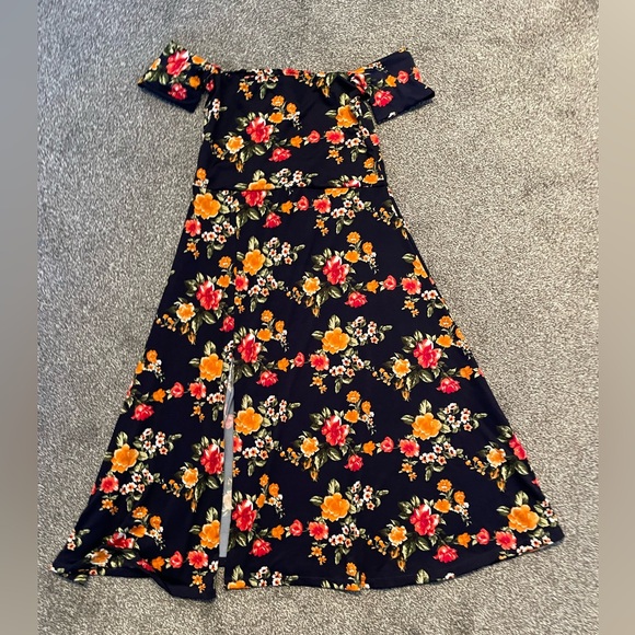 24/7 Comfort Eleanor Black Floral Side Slit Maternity Dress - Picture 3 of 12